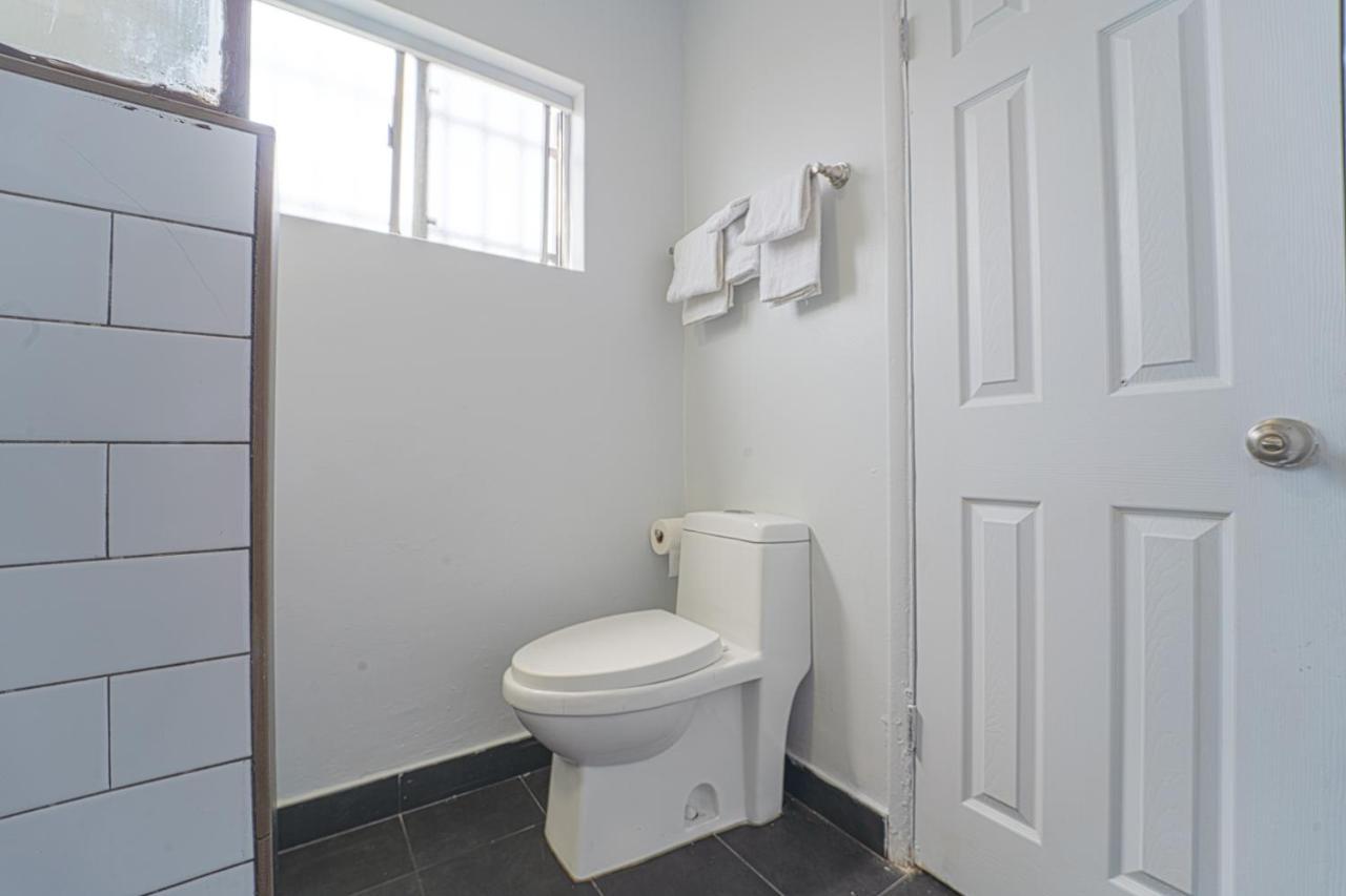 Rodeway Inn & Suites North Hollywood Burbank Airport - Universal Area Los Angeles Luaran gambar