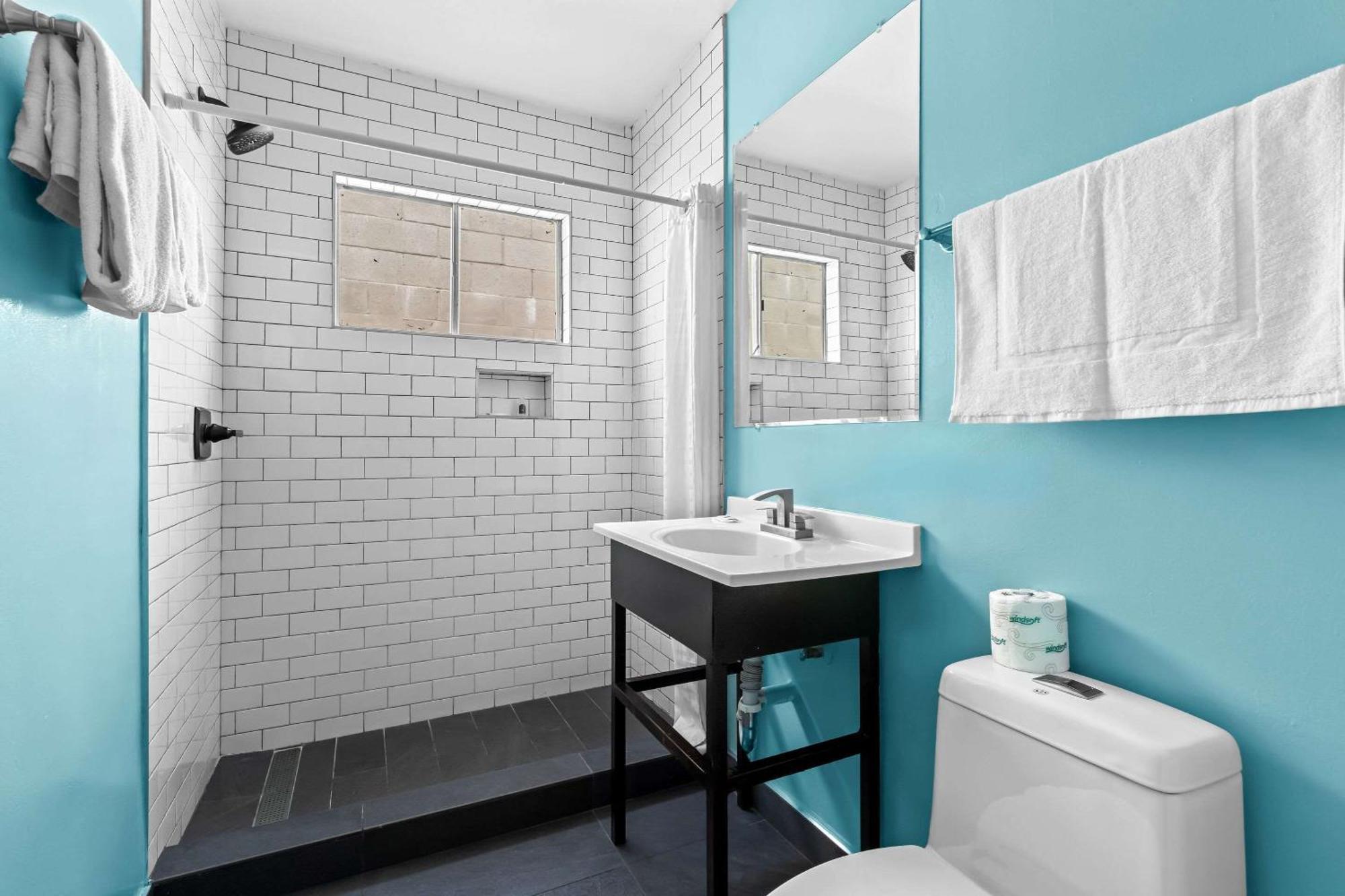 Rodeway Inn & Suites North Hollywood Burbank Airport - Universal Area Los Angeles Luaran gambar